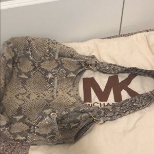 100% Authentic Michael Kors Shoulder Bag!